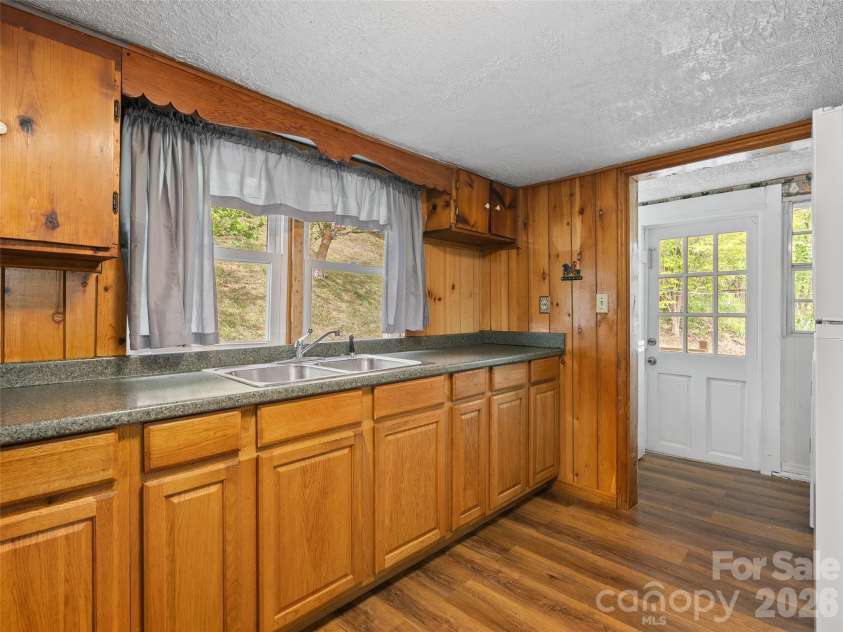 160 Cooper Street, Canton, NC 28716.  MLS# CAR4382021, YatesRealty ID 21728. 