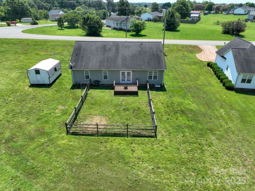 402 Beaver Dam Church Road, Shelby, NC 28152.  MLS# CAR4273406, YatesRealty ID 21728. 