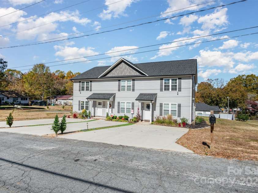 600 8th Street, Kannapolis, NC 28081.  MLS# CAR4318559, YatesRealty ID 2173. 