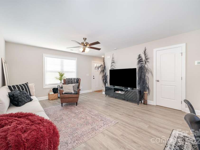 600 8th Street, Kannapolis, NC 28081.  MLS# CAR4318559, YatesRealty ID 2173. 