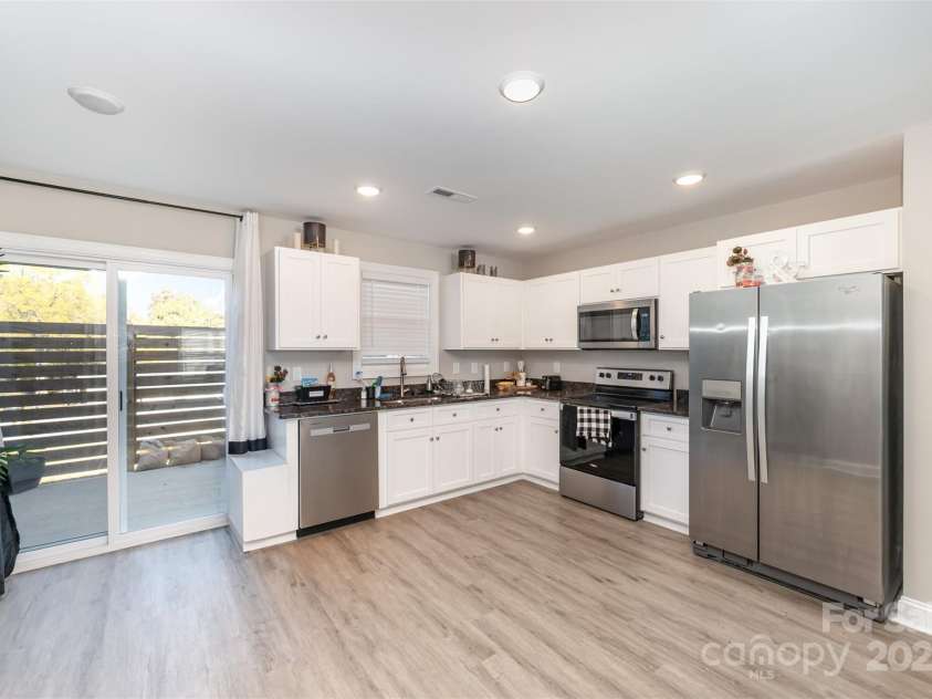 600 8th Street, Kannapolis, NC 28081.  MLS# CAR4318559, YatesRealty ID 2173. 