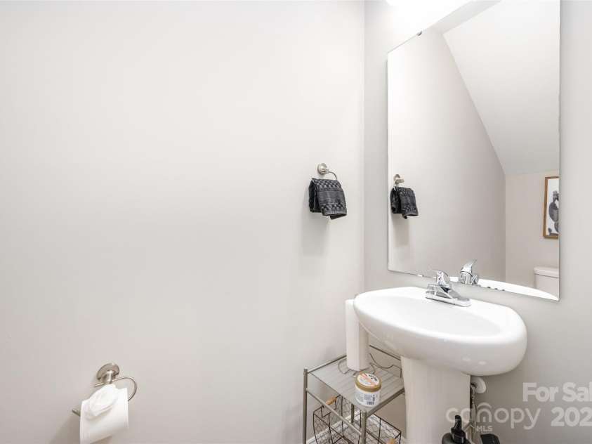 600 8th Street, Kannapolis, NC 28081.  MLS# CAR4318559, YatesRealty ID 2173. 