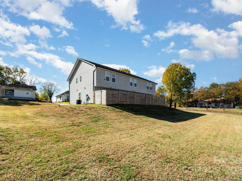 600 8th Street, Kannapolis, NC 28081.  MLS# CAR4318559, YatesRealty ID 2173. 