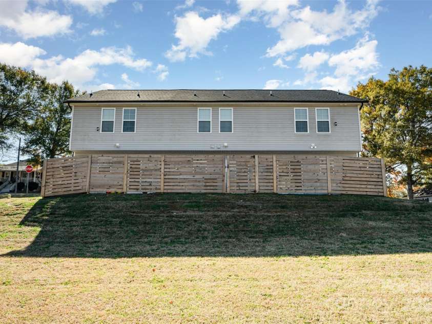 600 8th Street, Kannapolis, NC 28081.  MLS# CAR4318559, YatesRealty ID 2173. 