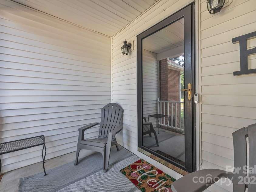 5476 Twelve Oak Lane, Conover, NC 28613.  MLS# CAR4273515, YatesRealty ID 21732. 