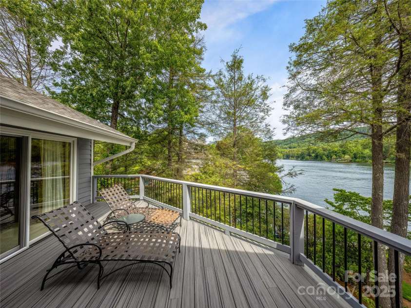 66 Country Club Village Drive, Lake Toxaway, NC 28747.  MLS# CAR4274624, YatesRealty ID 21733. 