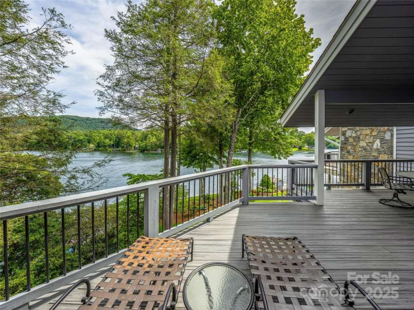 66 Country Club Village Drive, Lake Toxaway, NC 28747.  MLS# CAR4274624, YatesRealty ID 21733. 