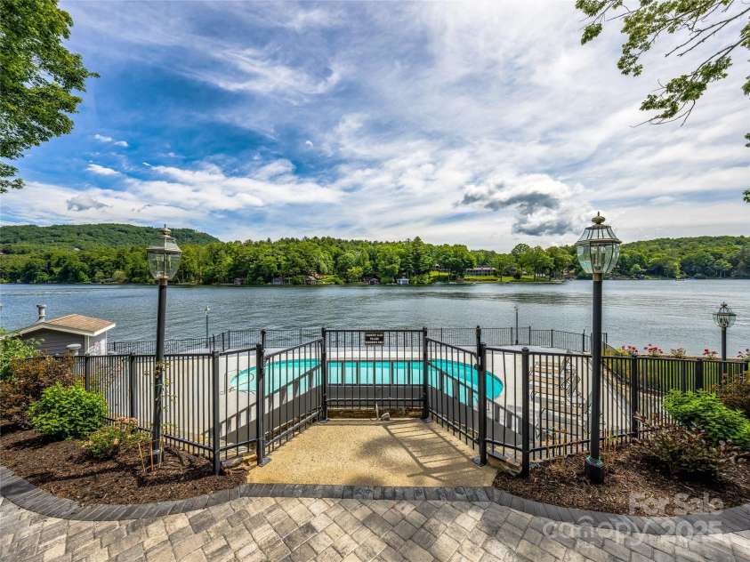 66 Country Club Village Drive, Lake Toxaway, NC 28747.  MLS# CAR4274624, YatesRealty ID 21733. 