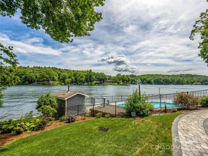 66 Country Club Village Drive, Lake Toxaway, NC 28747.  MLS# CAR4274624, YatesRealty ID 21733. 