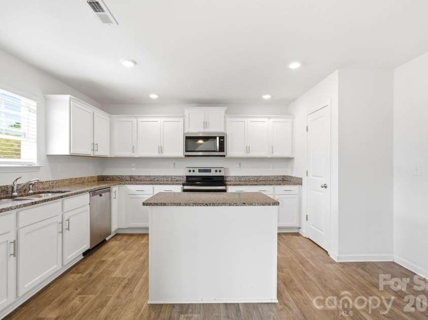 3157 Green Apple Drive, Dallas, NC 28034.  MLS# CAR4382079, YatesRealty ID 21734. 