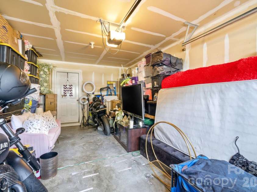3157 Green Apple Drive, Dallas, NC 28034.  MLS# CAR4382079, YatesRealty ID 21734. 