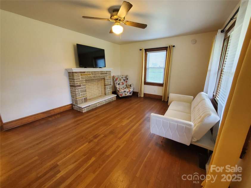 3558 Sunset Grill Street, Connelly Springs, NC 28612.  MLS# CAR4274422, YatesRealty ID 21735. Alt Living Rm