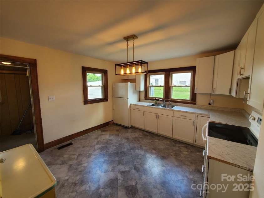 3558 Sunset Grill Street, Connelly Springs, NC 28612.  MLS# CAR4274422, YatesRealty ID 21735. Kitchen - Dining