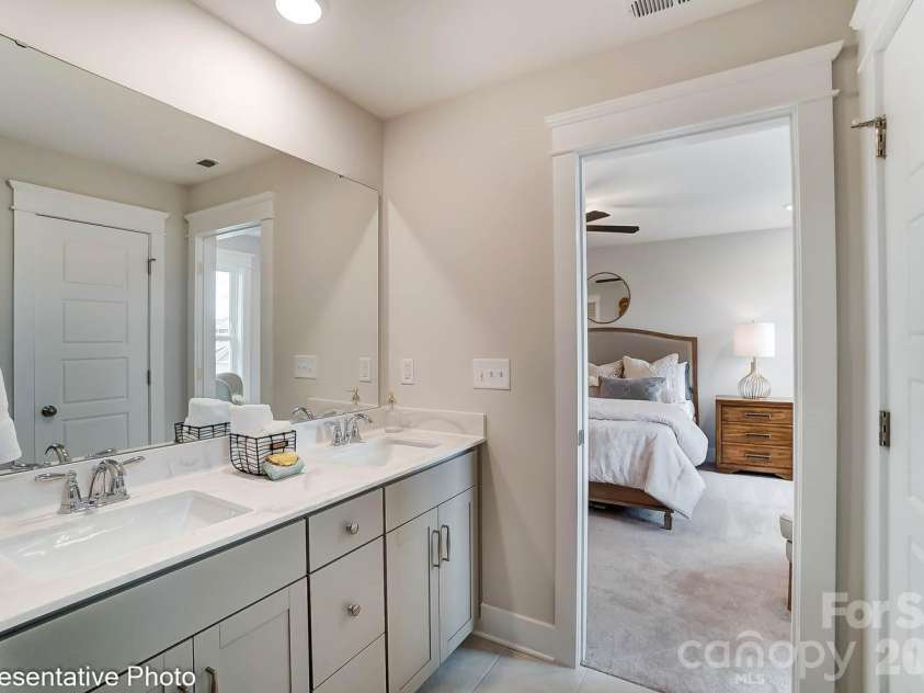 124 Pointer Trail, Troutman, NC 28166.  MLS# CAR4381982, YatesRealty ID 21736. Primary Bathroom