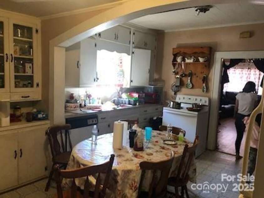 410 Arthur Avenue, Gastonia, NC 28052.  MLS# CAR4274241, YatesRealty ID 21736. 