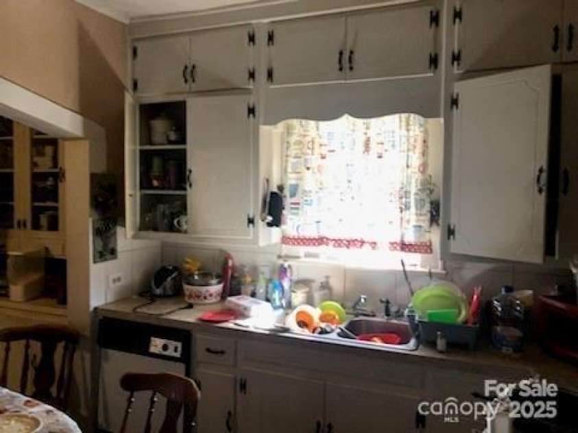 410 Arthur Avenue, Gastonia, NC 28052.  MLS# CAR4274241, YatesRealty ID 21736. 