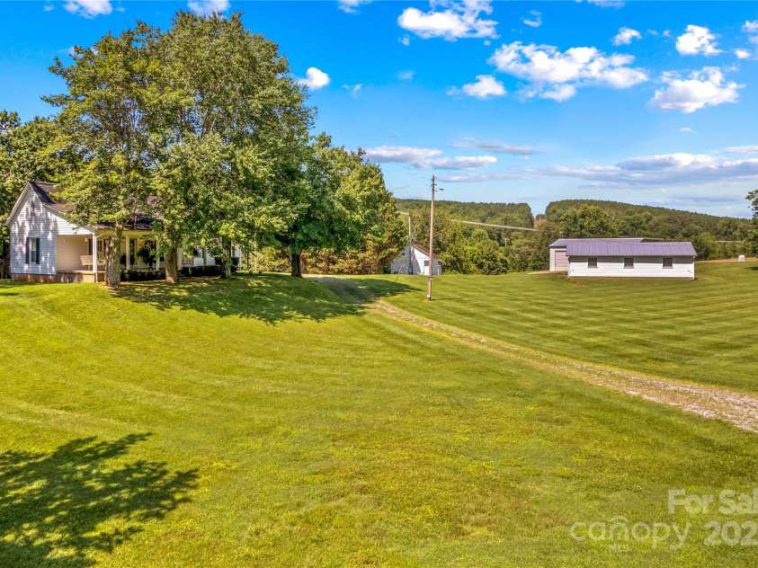 1043 Linneys Mill Road, Union Grove, NC 28689.  MLS# CAR4274249, YatesRealty ID 21737. 