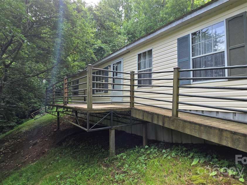 300 Lightning Bug Lane, Waynesville, NC 28786.  MLS# CAR4274768, YatesRealty ID 21739. 