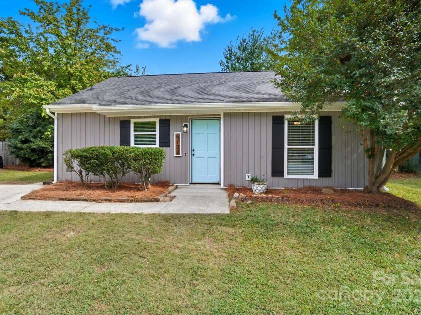 6732 Park Hickory Drive, Charlotte, NC 28227.  MLS# CAR4312422, YatesRealty ID 2174. 