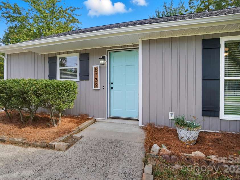 6732 Park Hickory Drive, Charlotte, NC 28227.  MLS# CAR4312422, YatesRealty ID 2174. 