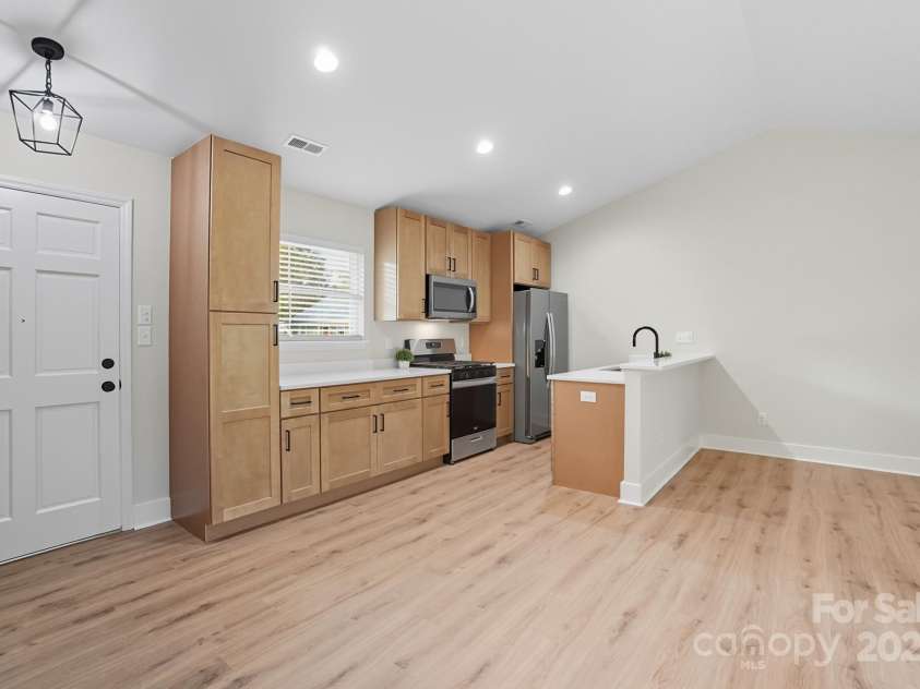 6732 Park Hickory Drive, Charlotte, NC 28227.  MLS# CAR4312422, YatesRealty ID 2174. 