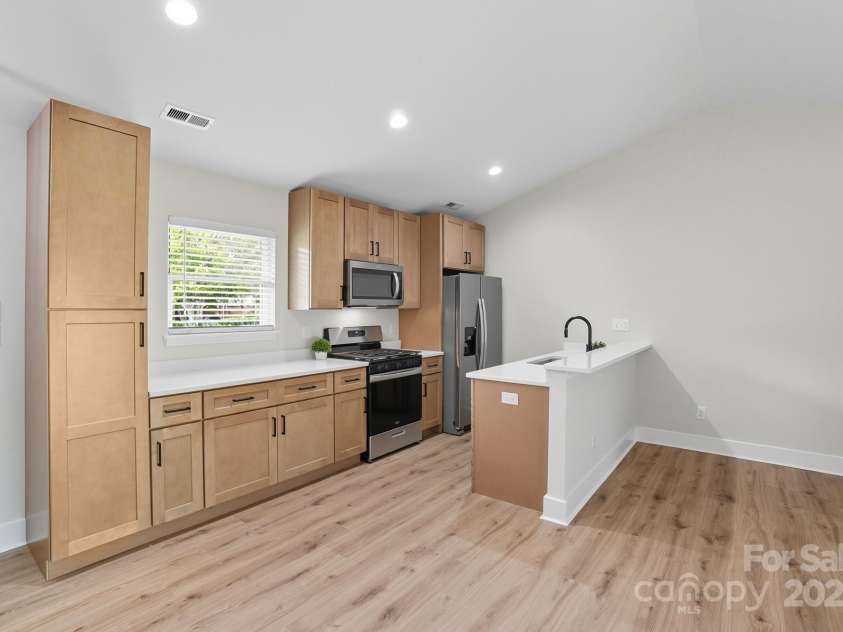 6732 Park Hickory Drive, Charlotte, NC 28227.  MLS# CAR4312422, YatesRealty ID 2174. 