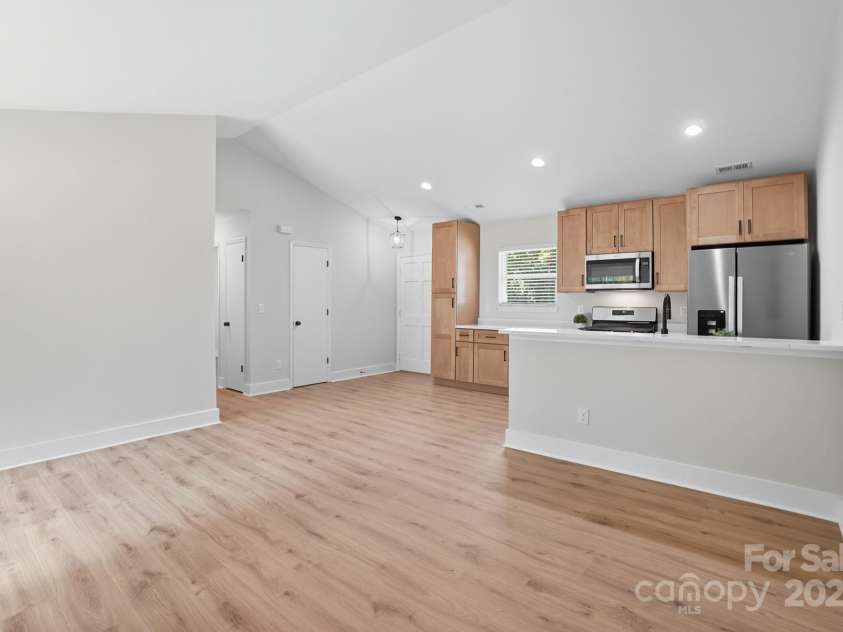 6732 Park Hickory Drive, Charlotte, NC 28227.  MLS# CAR4312422, YatesRealty ID 2174. 