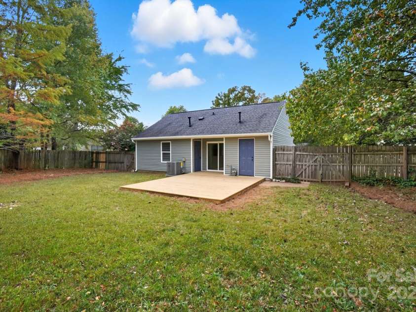 6732 Park Hickory Drive, Charlotte, NC 28227.  MLS# CAR4312422, YatesRealty ID 2174. 