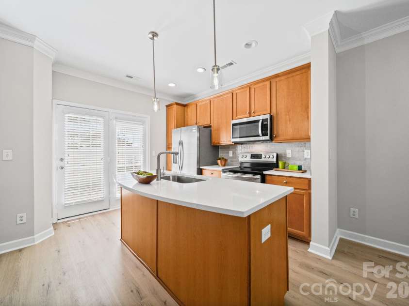 12719 Persimmon Tree Drive, Charlotte, NC 28273.  MLS# CAR4382115, YatesRealty ID 21740. New Quartz Counters