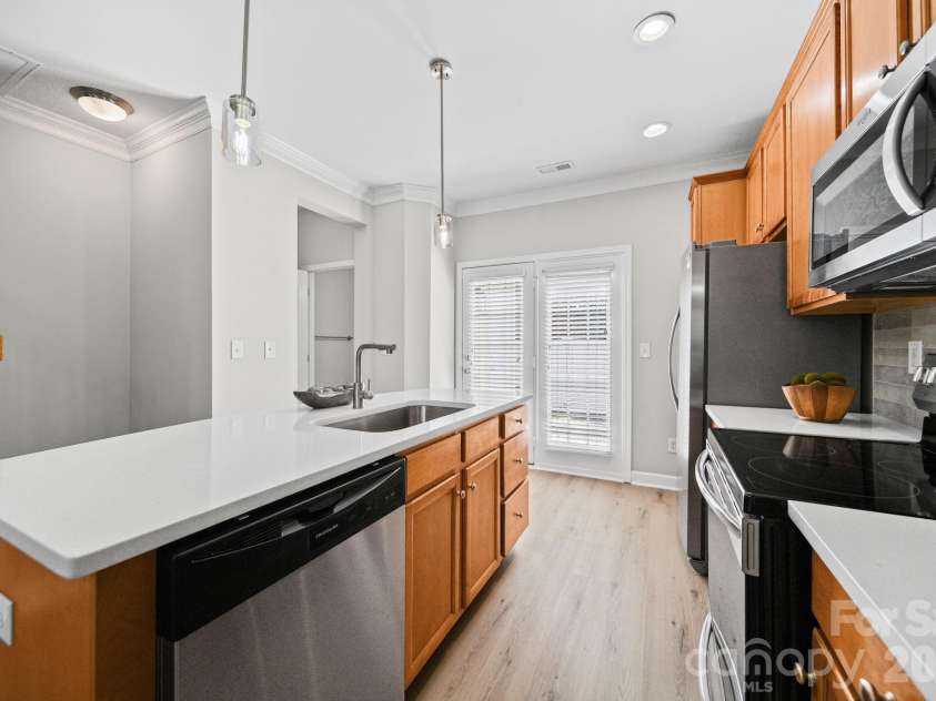 12719 Persimmon Tree Drive, Charlotte, NC 28273.  MLS# CAR4382115, YatesRealty ID 21740. New SS Appliances
