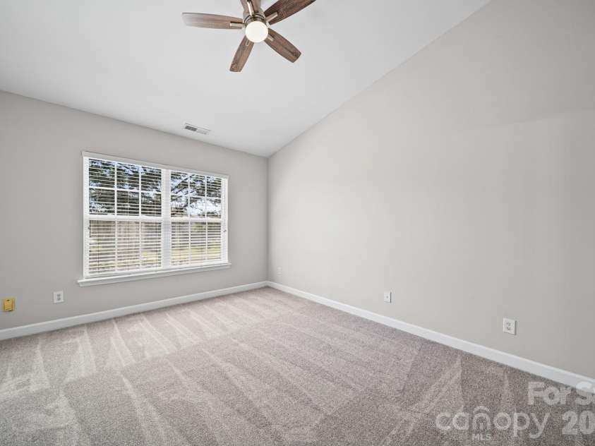 12719 Persimmon Tree Drive, Charlotte, NC 28273.  MLS# CAR4382115, YatesRealty ID 21740. Vaulted Ceiling in Primary
