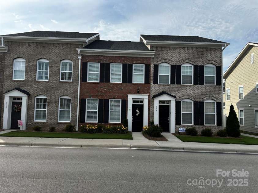 110 Pine Street, Lincolnton, NC 28092.  MLS# CAR4263532, YatesRealty ID 21741. 