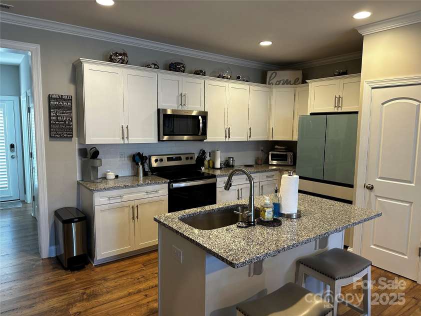 110 Pine Street, Lincolnton, NC 28092.  MLS# CAR4263532, YatesRealty ID 21741. 