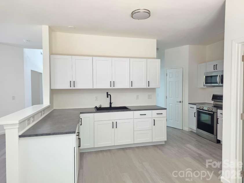 10317 Stoneykirk Lane, Charlotte, NC 28269.  MLS# CAR4382179, YatesRealty ID 21744. 