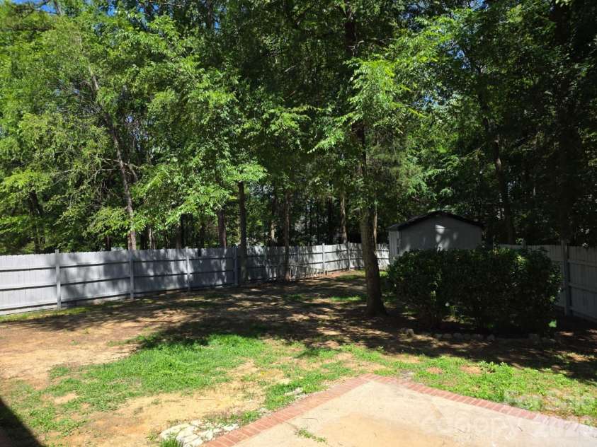 10317 Stoneykirk Lane, Charlotte, NC 28269.  MLS# CAR4382179, YatesRealty ID 21744. 