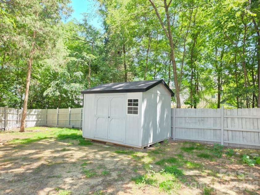 10317 Stoneykirk Lane, Charlotte, NC 28269.  MLS# CAR4382179, YatesRealty ID 21744. 