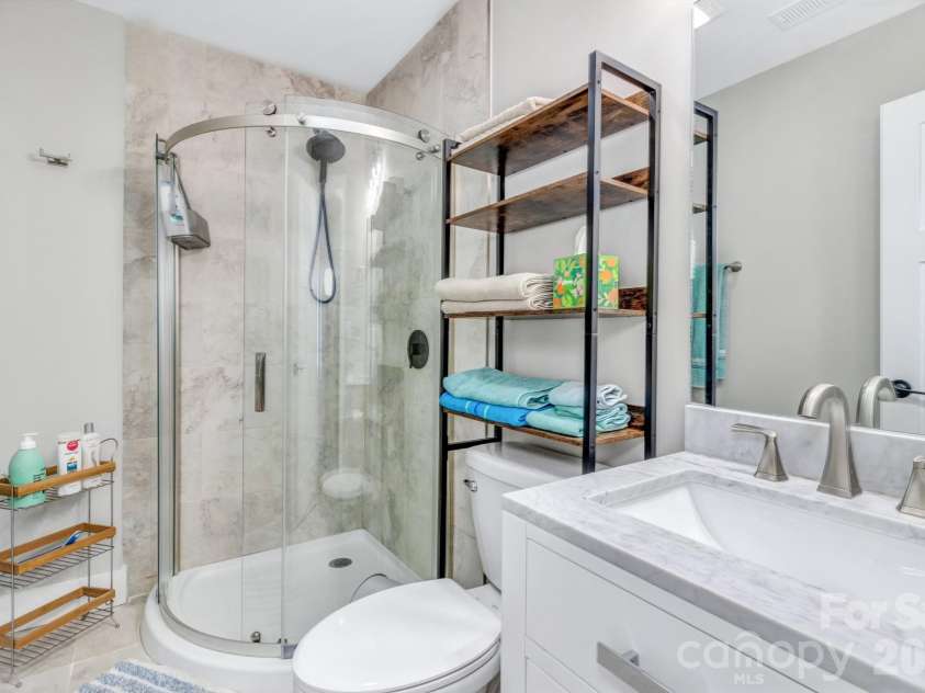 116 Northbend Drive, Asheville, NC 28804.  MLS# CAR4372052, YatesRealty ID 21746. 3rd full bath