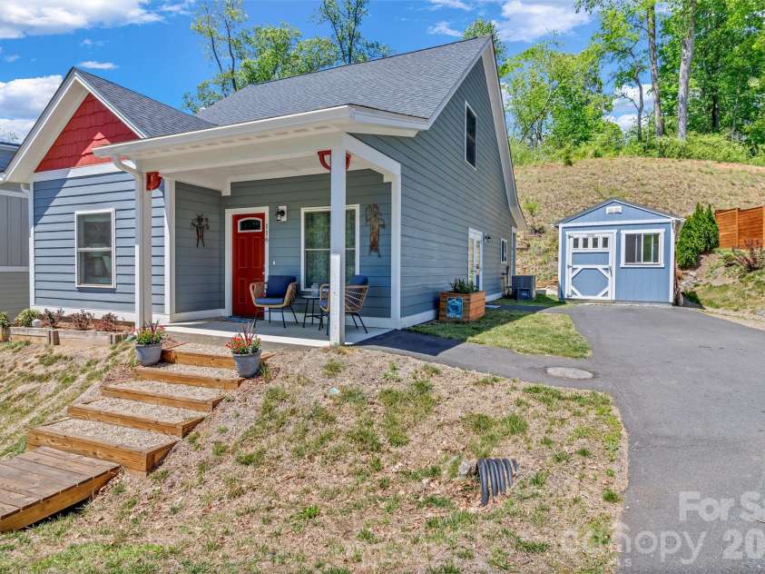 116 Northbend Drive, Asheville, NC 28804.  MLS# CAR4372052, YatesRealty ID 21746. 