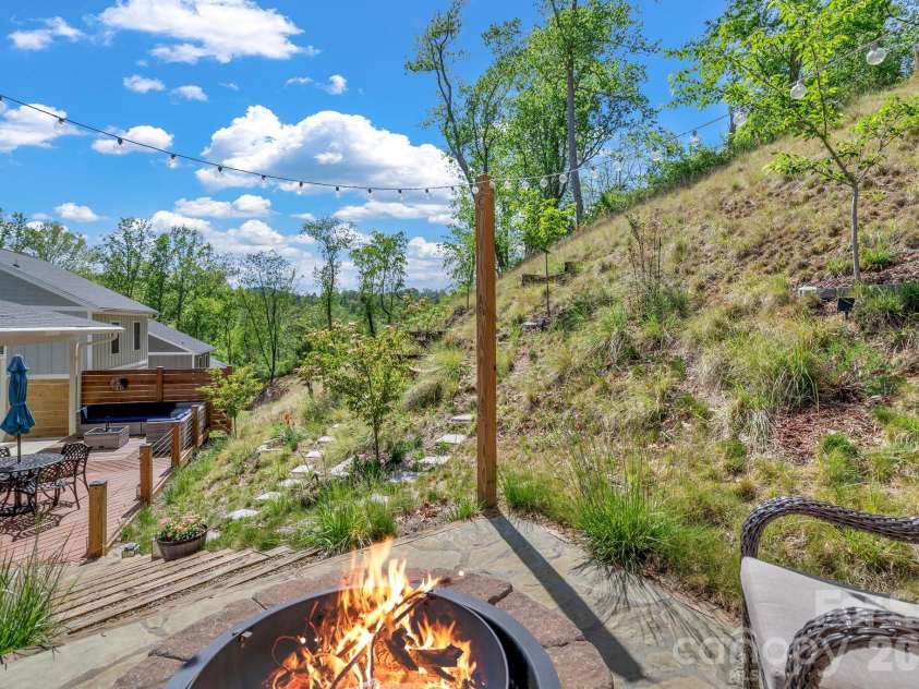 116 Northbend Drive, Asheville, NC 28804.  MLS# CAR4372052, YatesRealty ID 21746. 