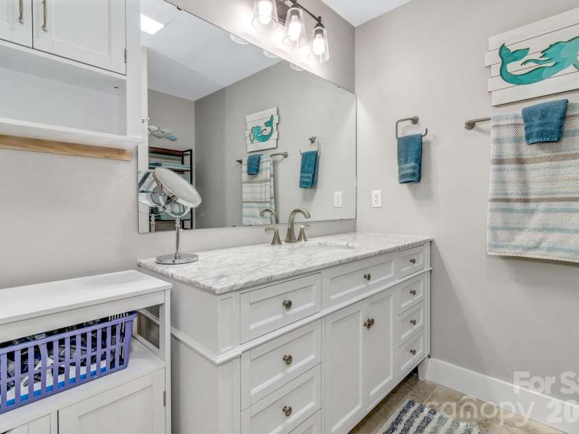 116 Northbend Drive, Asheville, NC 28804.  MLS# CAR4372052, YatesRealty ID 21746. Primary bath