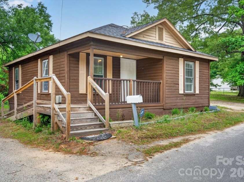416 Echo Avenue, Kannapolis, NC 28081.  MLS# CAR4381584, YatesRealty ID 21747. 