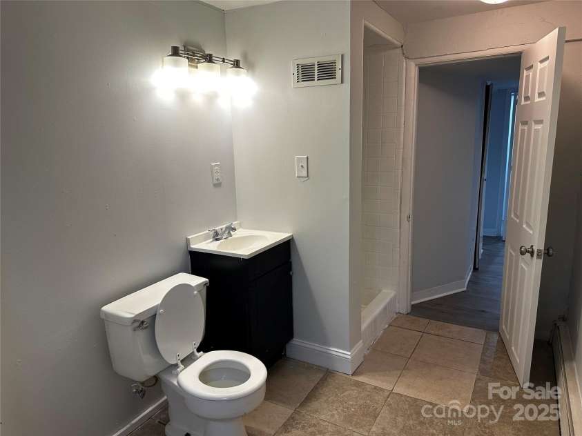 424 20th Avenue, Hickory, NC 28601.  MLS# CAR4230508, YatesRealty ID 21749. Basement Bathroom
