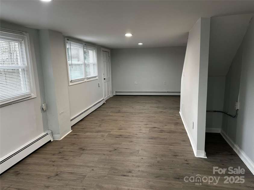 424 20th Avenue, Hickory, NC 28601.  MLS# CAR4230508, YatesRealty ID 21749. Basement Dining