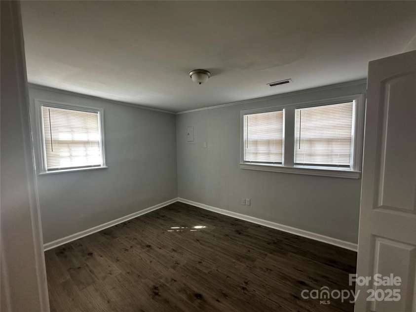 424 20th Avenue, Hickory, NC 28601.  MLS# CAR4230508, YatesRealty ID 21749. Bedroom