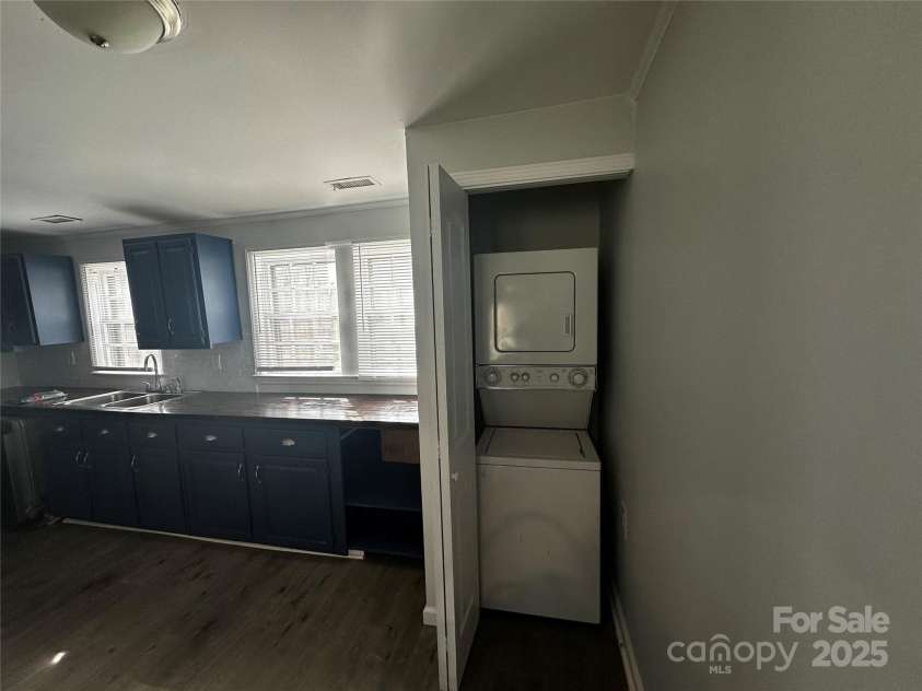 424 20th Avenue, Hickory, NC 28601.  MLS# CAR4230508, YatesRealty ID 21749. Laundry in kitchen