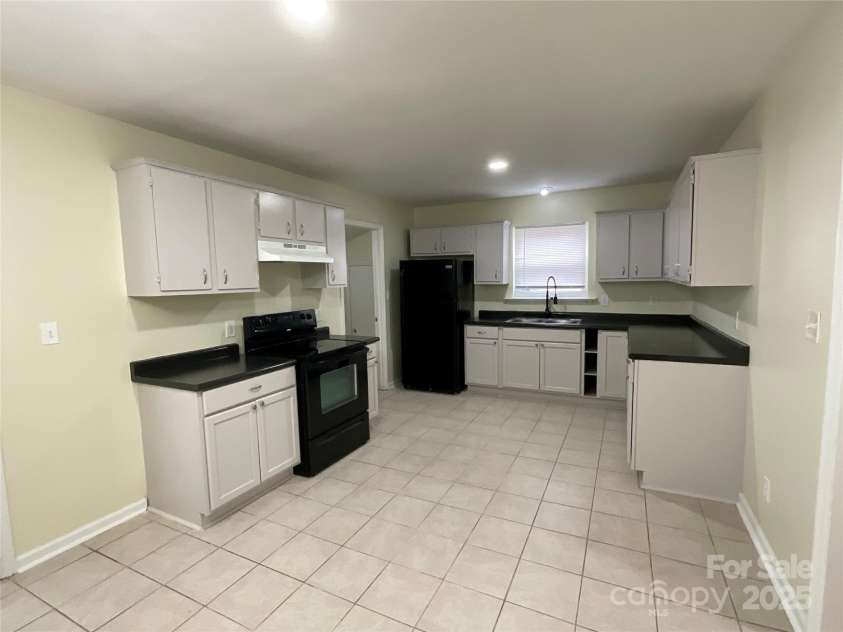 837 Corwin Drive, Charlotte, NC 28213.  MLS# CAR4234721, YatesRealty ID 2175. 