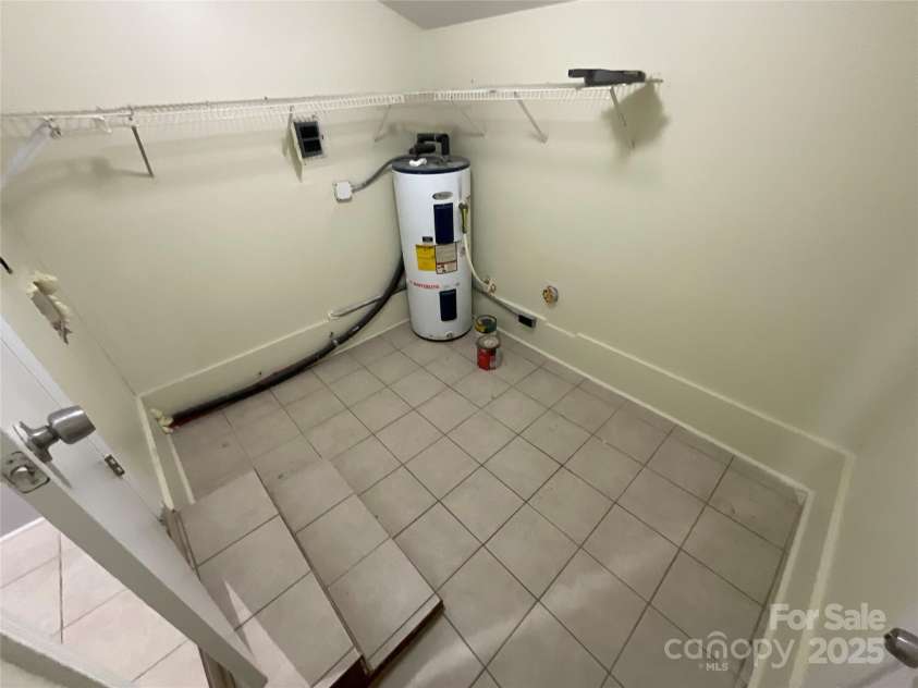 837 Corwin Drive, Charlotte, NC 28213.  MLS# CAR4234721, YatesRealty ID 2175. 