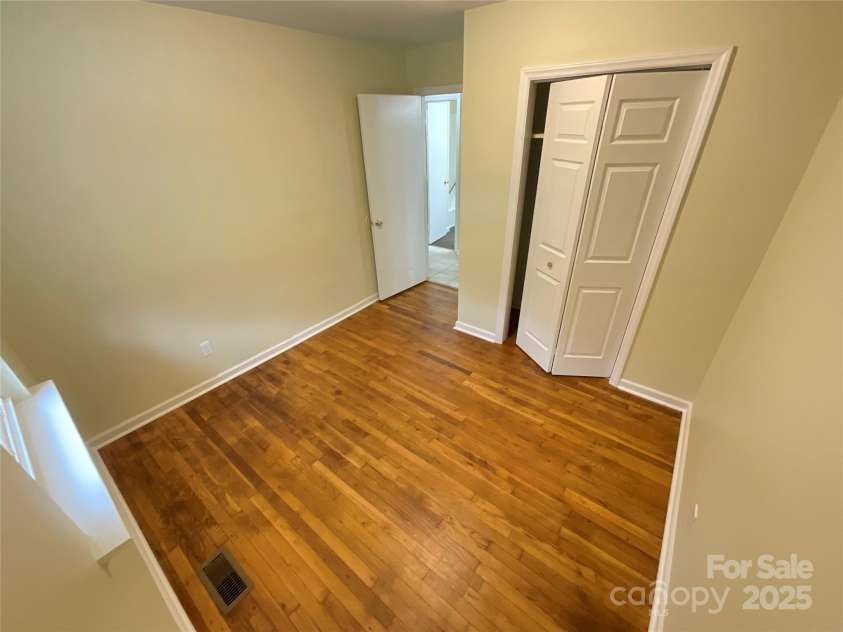 837 Corwin Drive, Charlotte, NC 28213.  MLS# CAR4234721, YatesRealty ID 2175. 