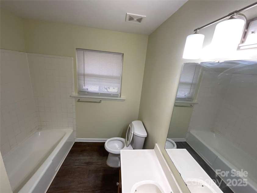 837 Corwin Drive, Charlotte, NC 28213.  MLS# CAR4234721, YatesRealty ID 2175. 