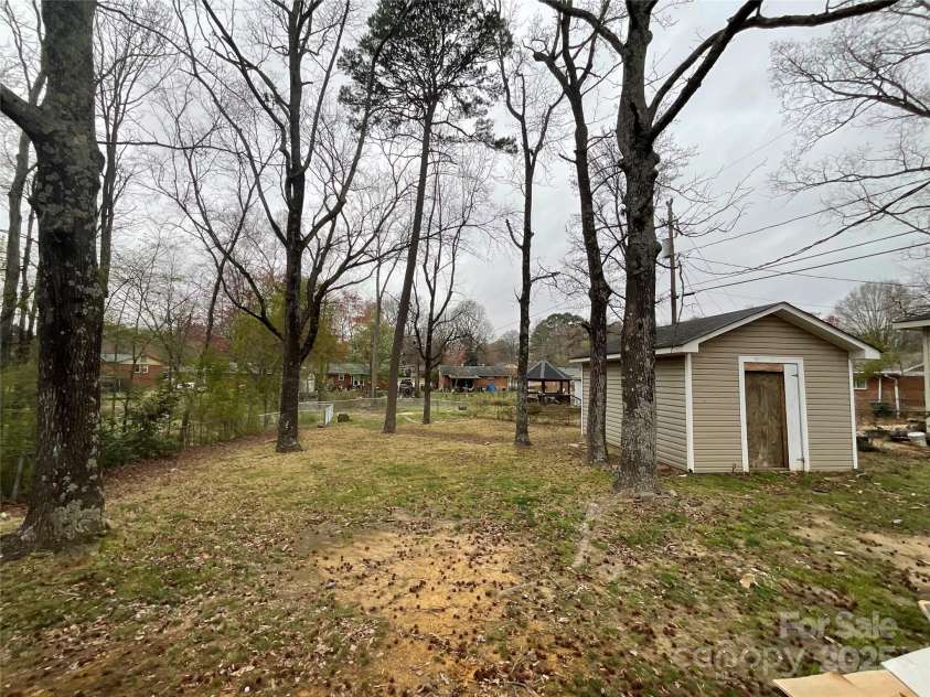 837 Corwin Drive, Charlotte, NC 28213.  MLS# CAR4234721, YatesRealty ID 2175. 